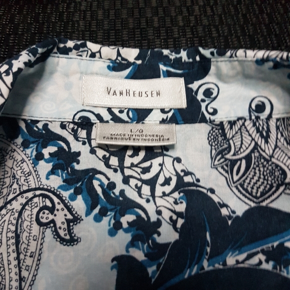 Van Heusen blue paisley print blouse - three quarters sleeve - button down - Picture 4 of 6